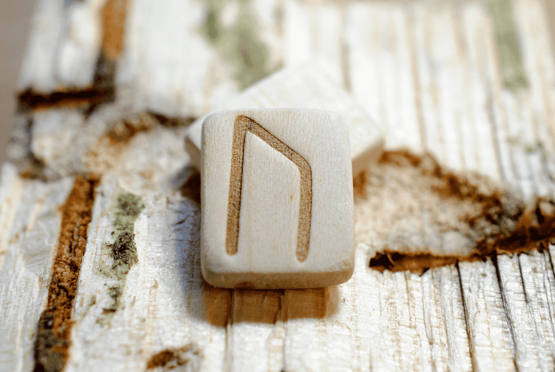 Uruz Rune Meaning: Symbolism, Strength & How to Use It Thumbnail