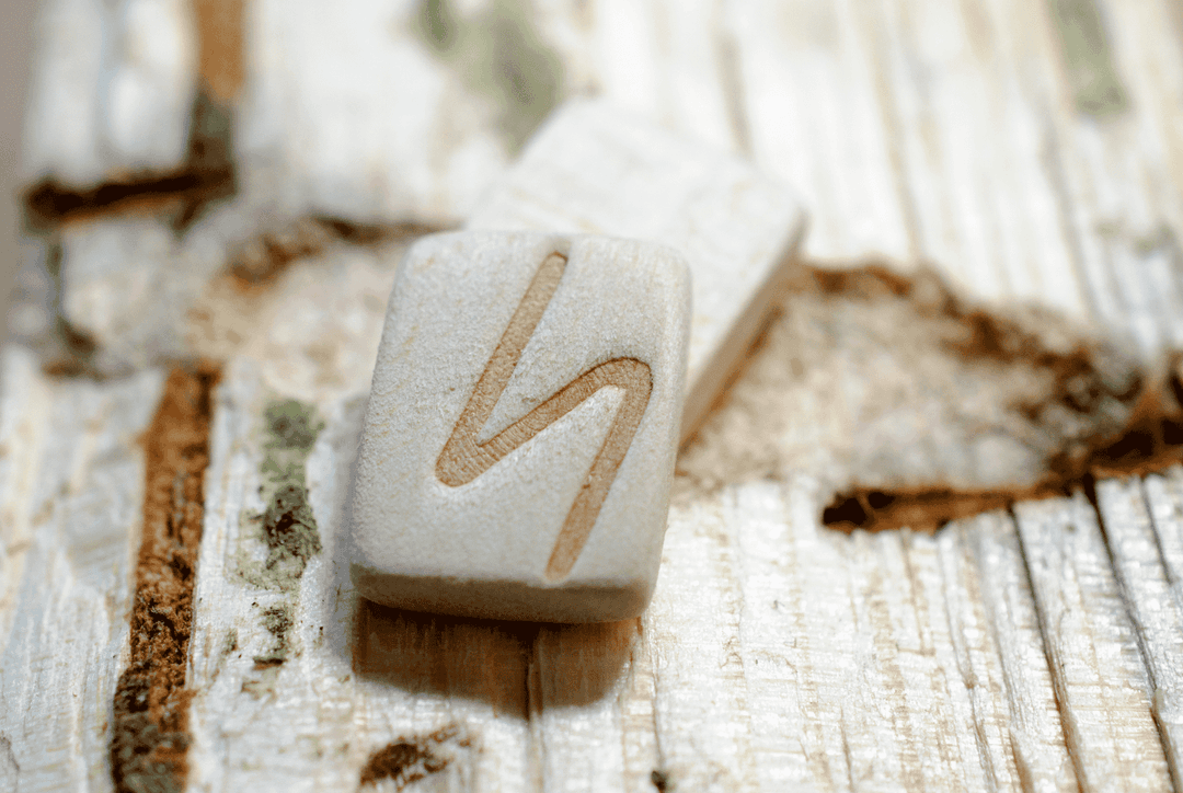 Sowilo Rune Meaning: Symbolism, Victory & How to Use It Thumbnail