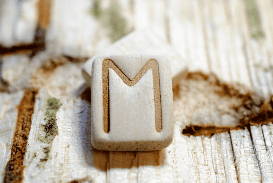 Ehwaz Rune Meaning: Symbolism, Movement & How to Use It Thumbnail