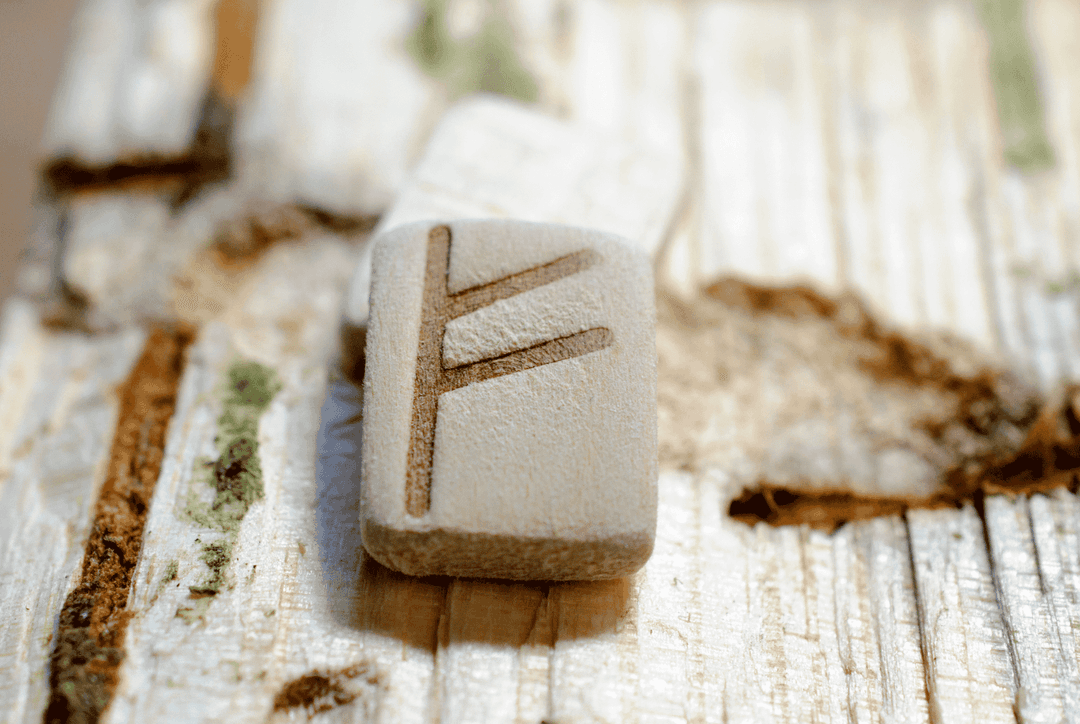 Fehu Rune Meaning: Symbolism, Wealth & How to Use It Thumbnail