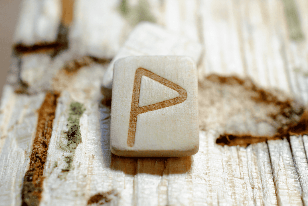 Wunjo Rune Meaning: Symbolism, Joy & How to Use It Thumbnail