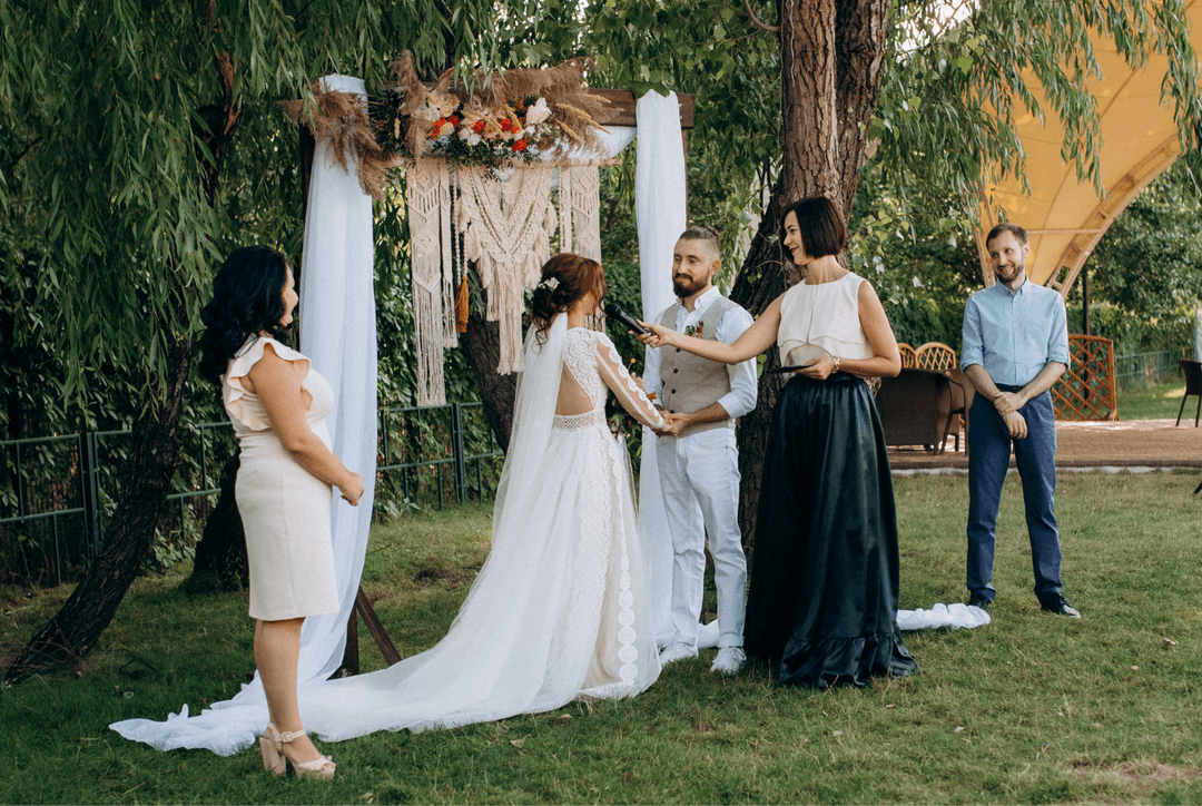 8 Jewish Wedding Traditions and Rituals Thumbnail