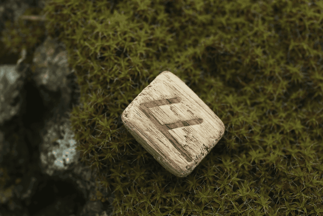 Ansuz Rune Meaning: Symbolism, Communication & How to Use It Thumbnail