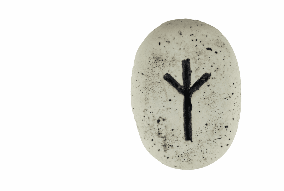 Algiz Rune Meaning: Symbolism, Protection & How to Use It Thumbnail