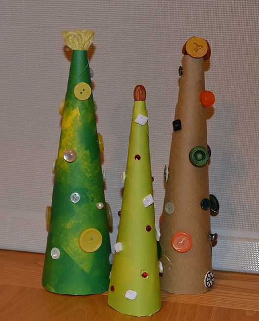 Decorated twigs and Christmas pom poms - Saga