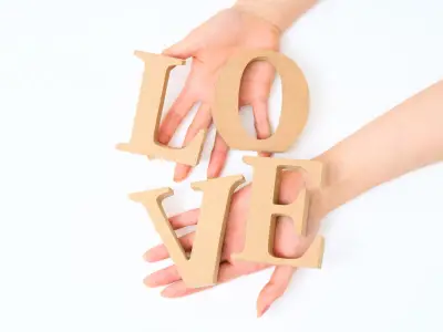 10 Herbs for Attracting Love and Romance