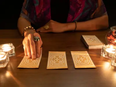 Tarot vs Oracle Cards: What's The Difference?