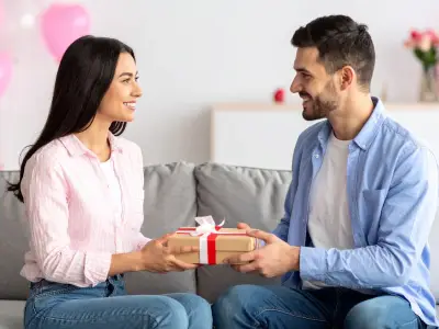 Tips for Dating Someone With a Gift-Giving Love Language