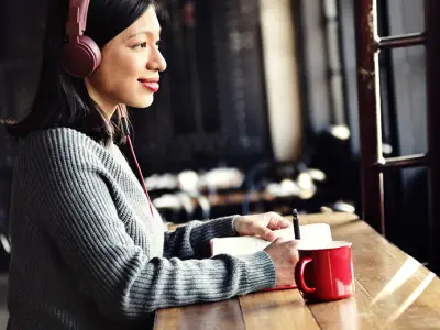 Explore 11 of the Best Writing Podcasts: Insights and Tips for Writers