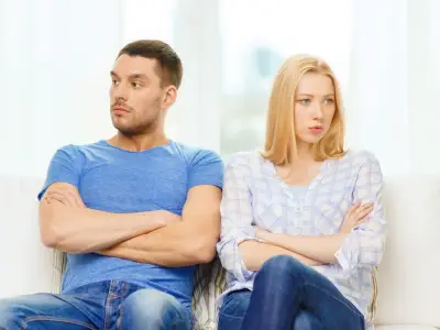 When to Leave a Relationship: 15 Warning Signs