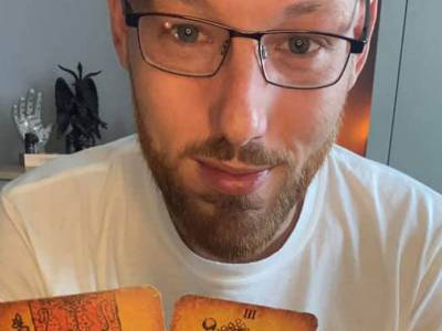 How To Kickstart Your Tarot Career: Ask an Expert