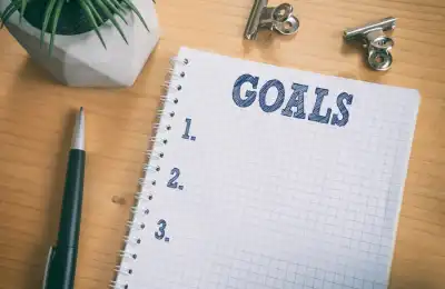 Image of a notebook saying 'goals.'