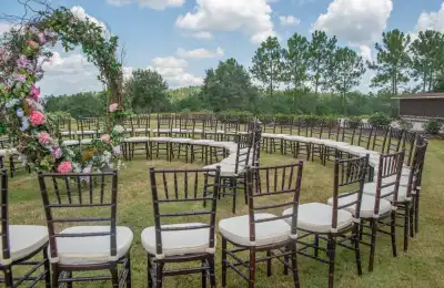 Image of a circular ceremony.