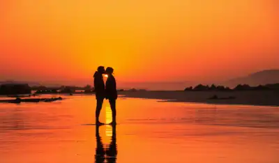 couple in sunset kissing