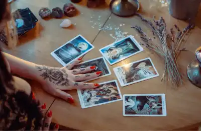 Image of a tarot reading.