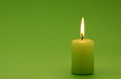 green sepllcasting candles