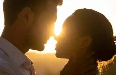 couple at sunset silhouette