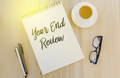 Image of a notepad that says 'Year End Review'