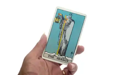 Image of the Hermit tarot card.