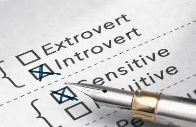 An image of someone ticking a box saying 'introvert'