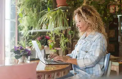 Image of a freelance writer.