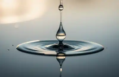 Image of water reflecting.