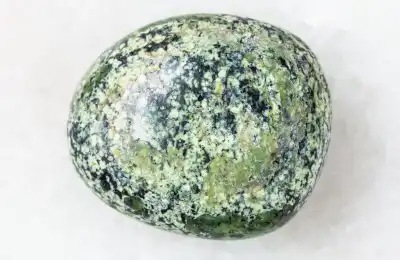 Serpentine crystal