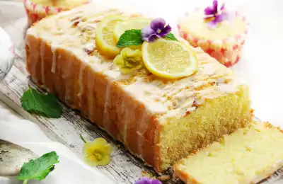 How to Moisten a Dry Cake After Baking