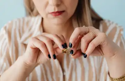 Image of someone fidgeting.