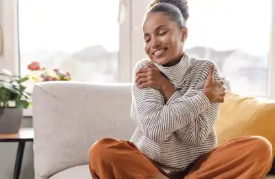 An image of someone hugging themselves.
