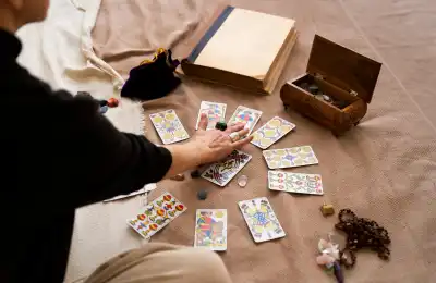 Image of a tarot reader.