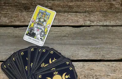 Image of the chariot tarot card.