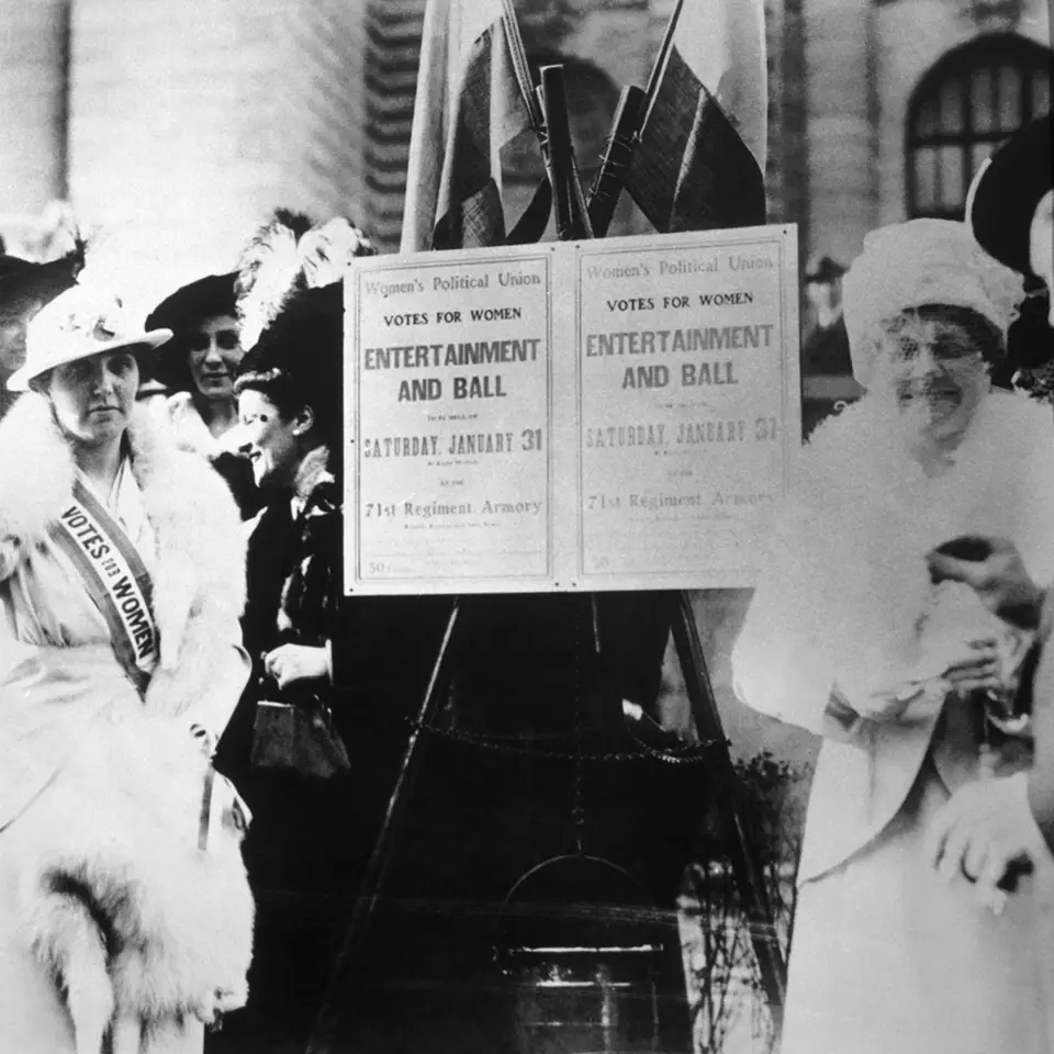 Photograph of suffragists from the Women's Political Union