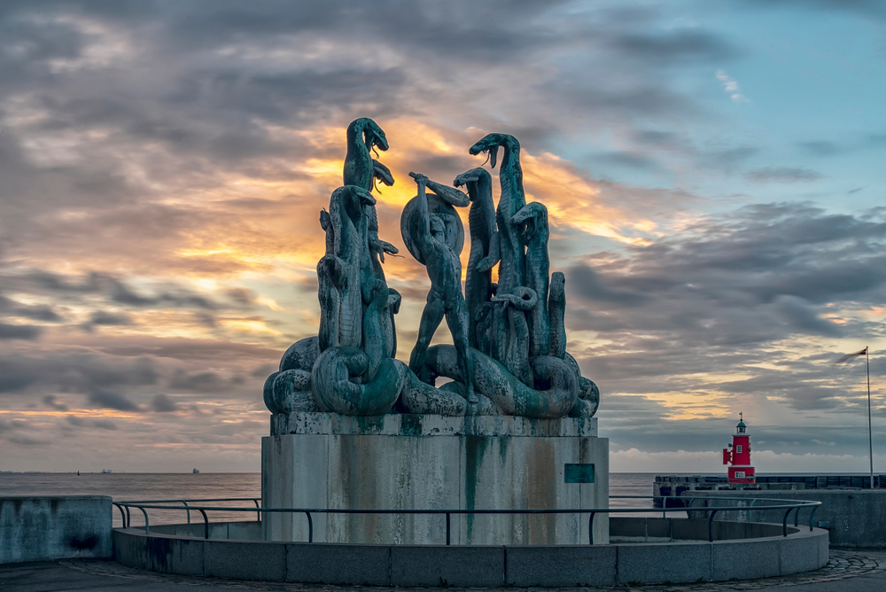 Statue of Hercules fighting the Hydra