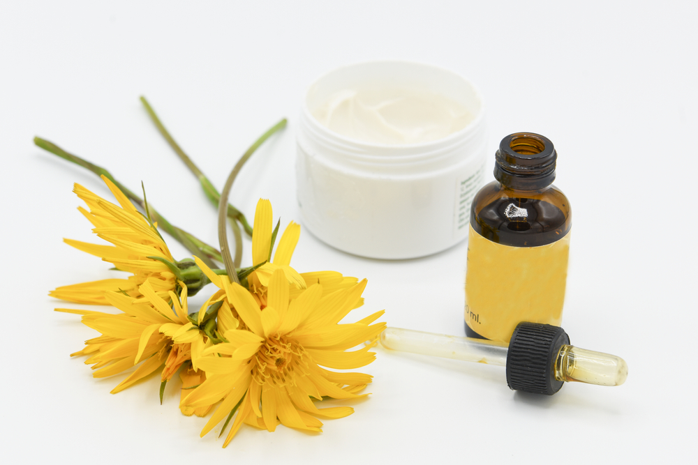 Arnica next to Arnica cream and essential oil