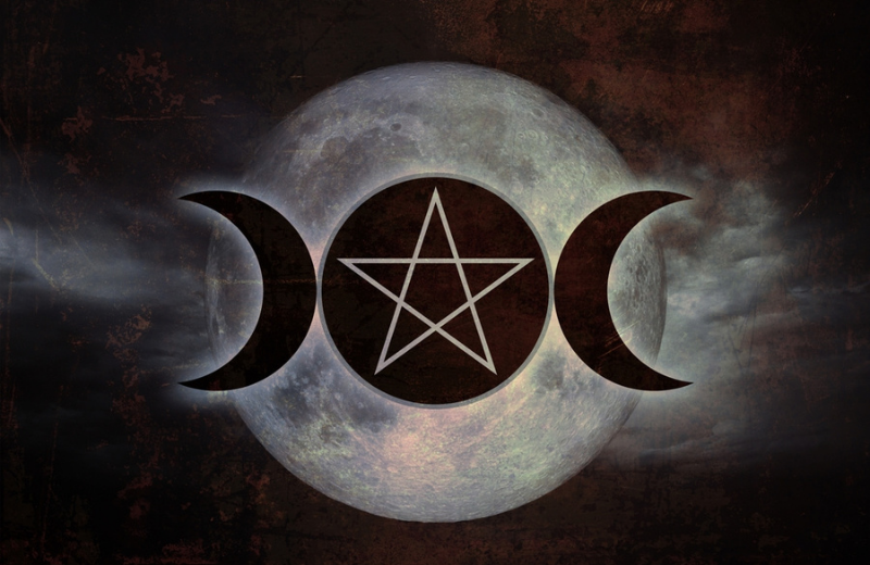 triple moon symbol