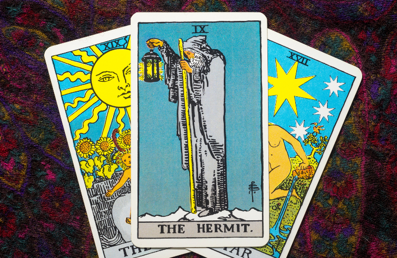 Image of the hermit tarot card.
