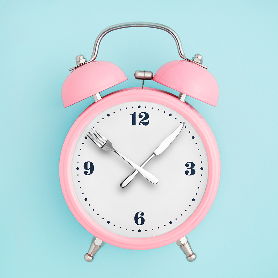 Alarm clock with a knife and fork instead of clock hands