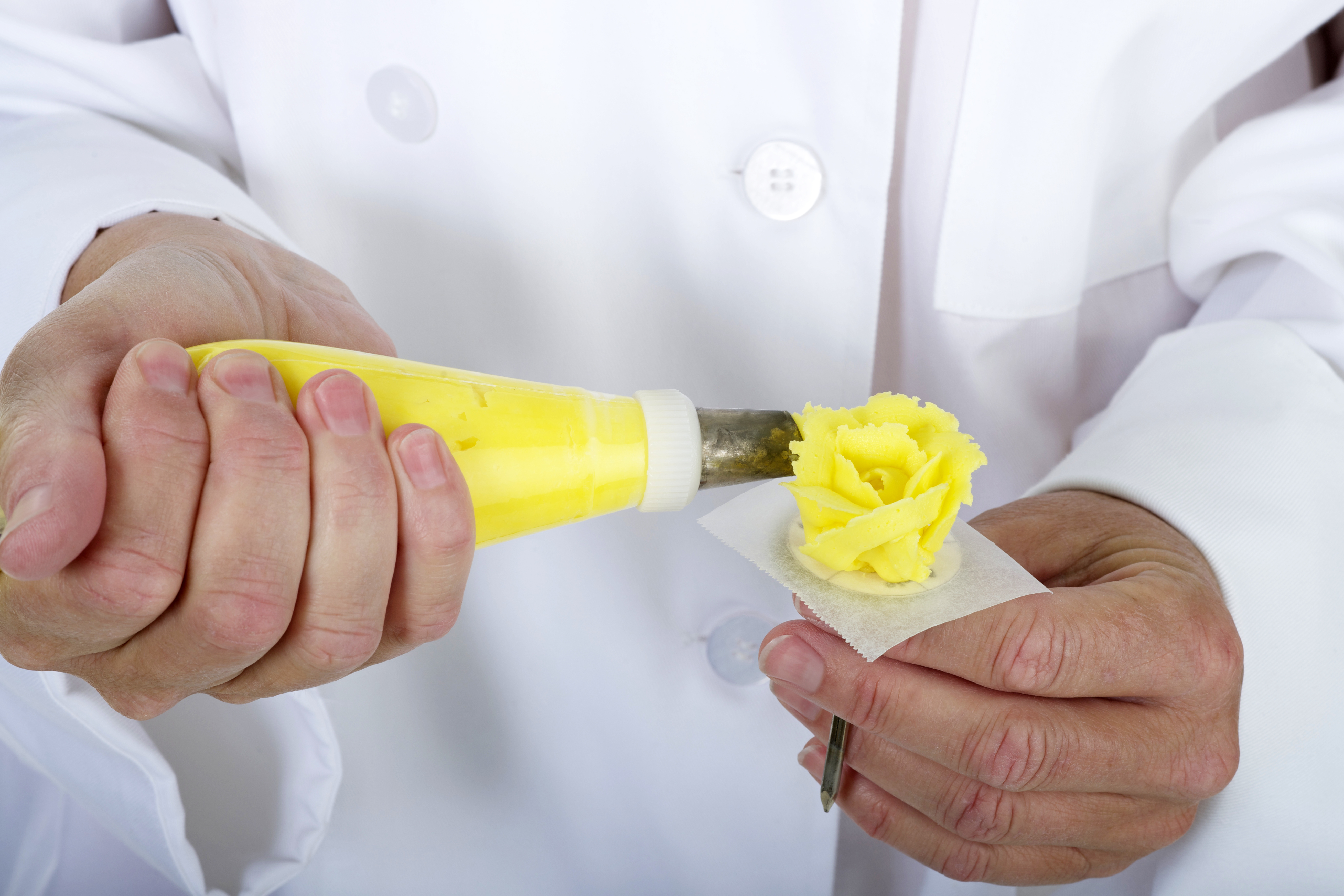 Flower nails cake decorating