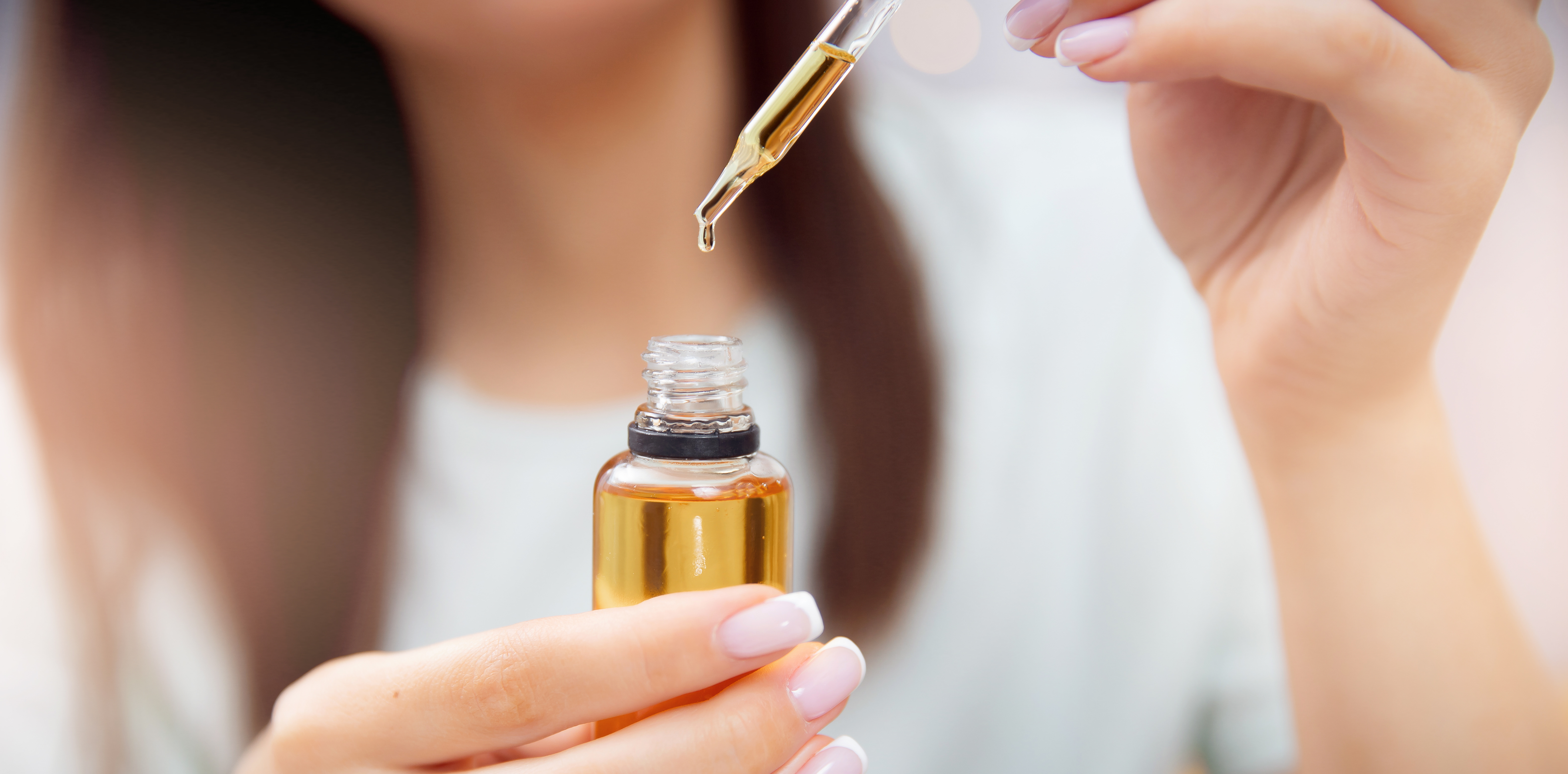 Applying castor oil using a pippette