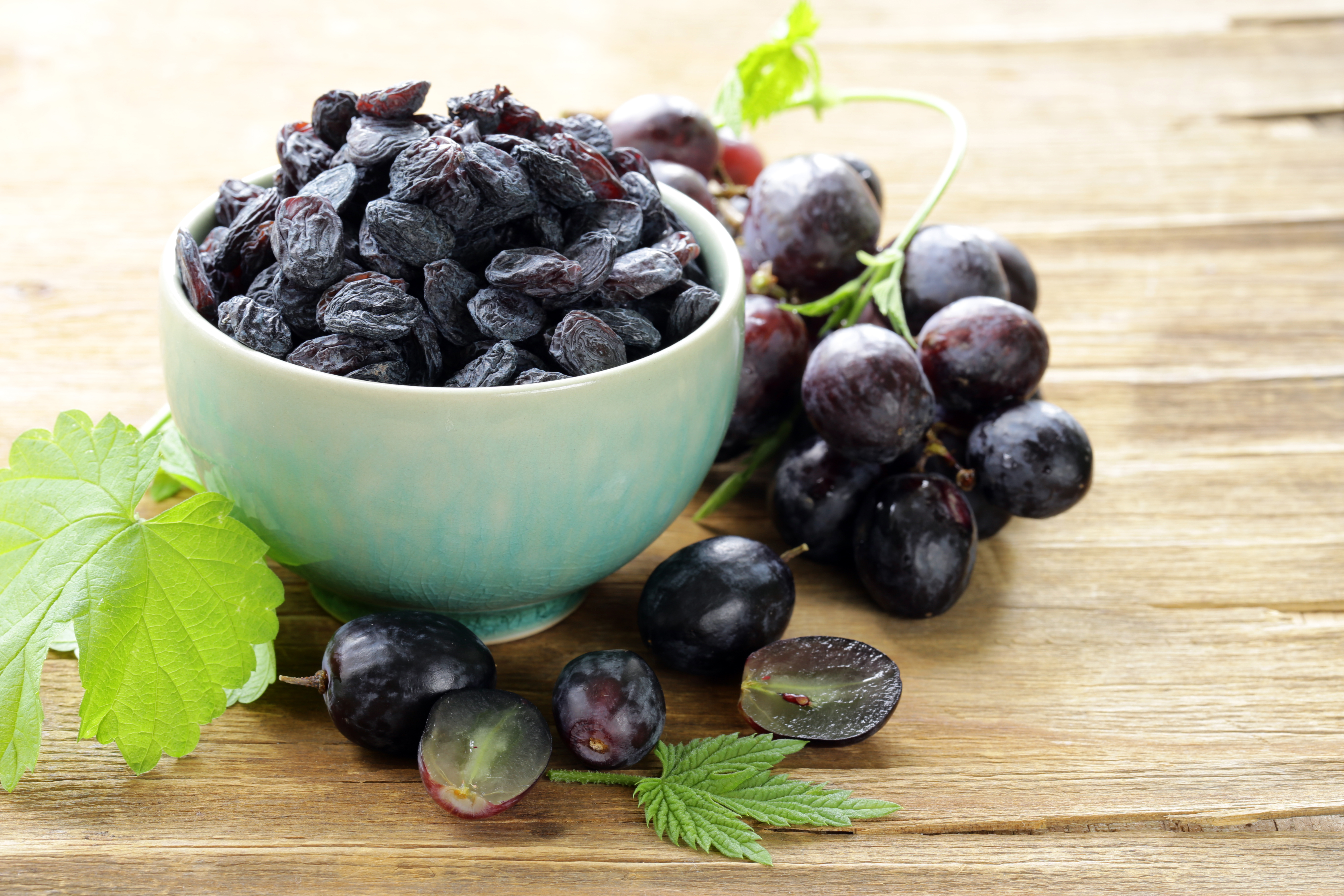 Purple grapes and raisins 