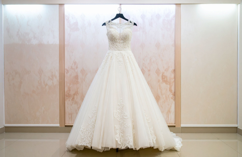 Image of a white wedding dress.