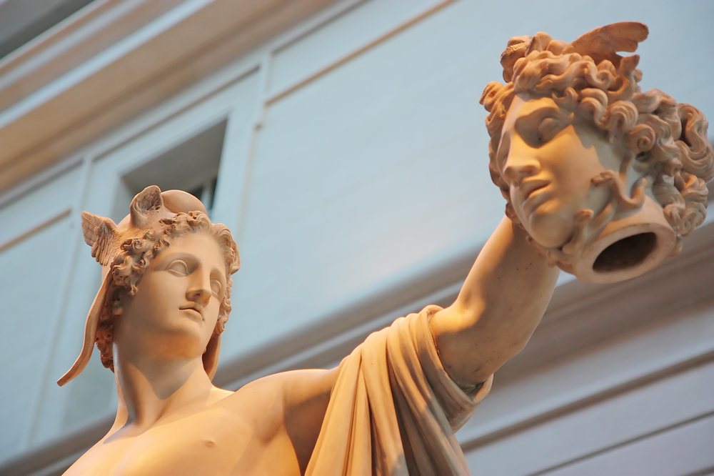 Statue Perseus holding the head of Medusa