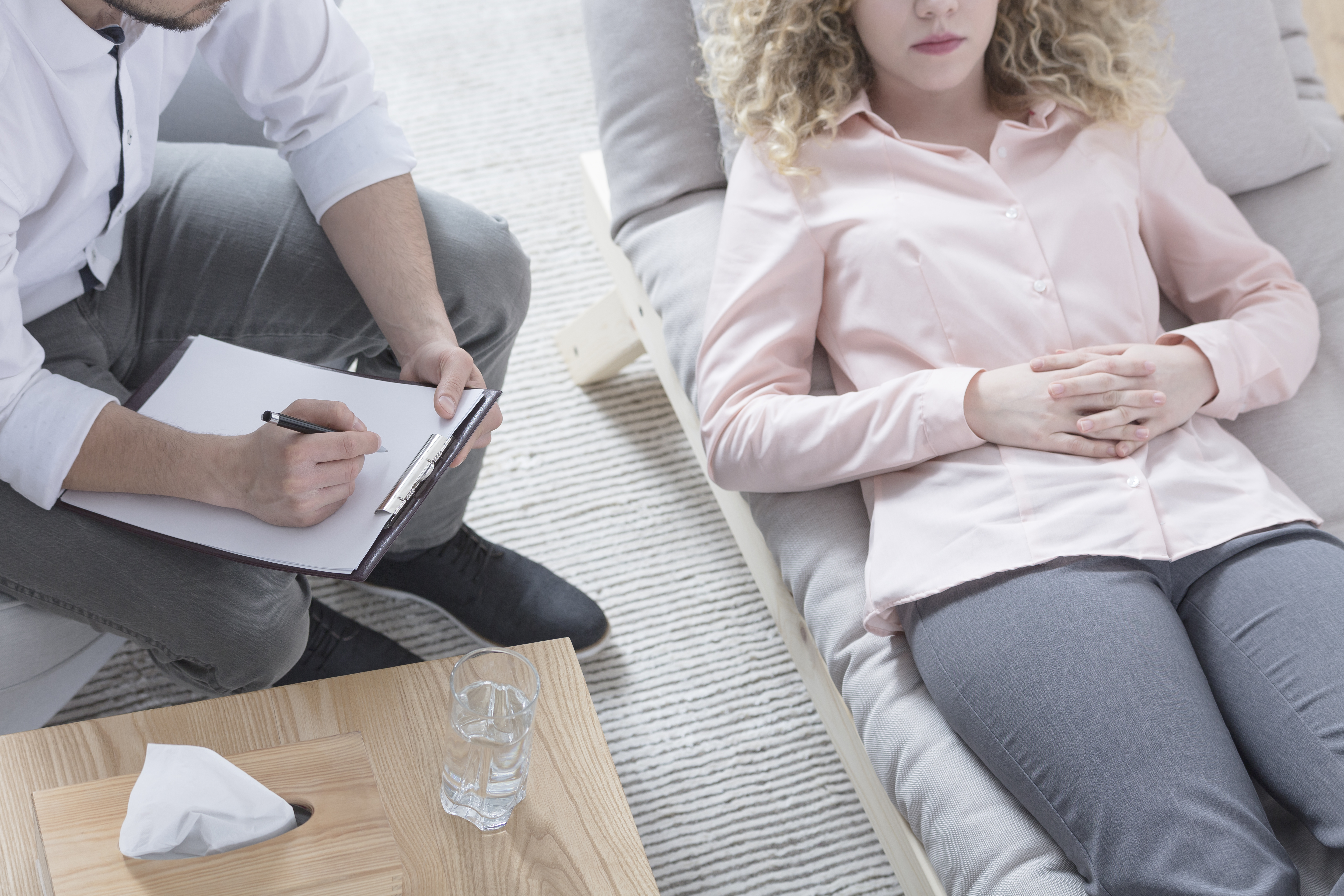 Woman being hypnotised by a hypnotherapist 