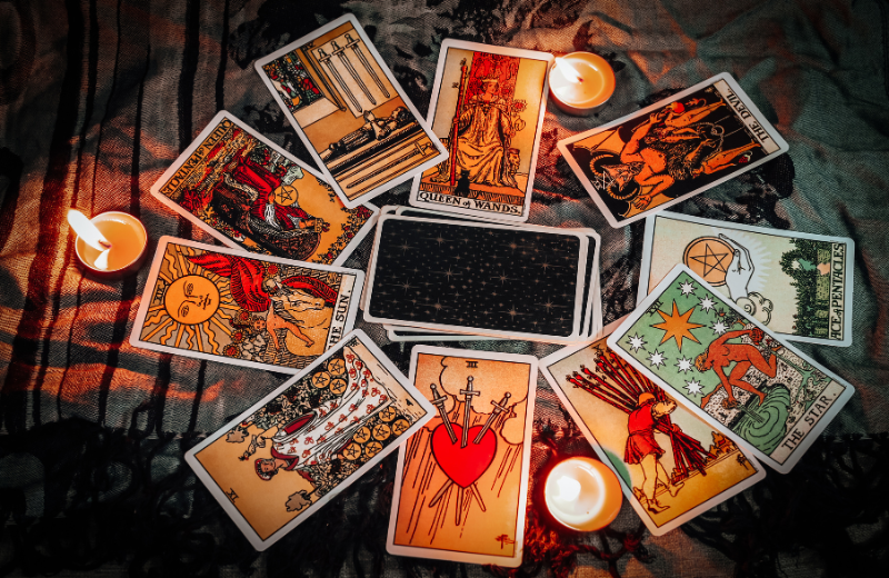 Image of a tarot reading.