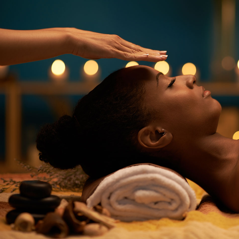 A reiki practitioner healing someone